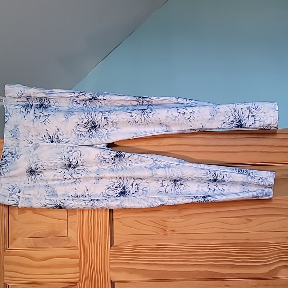 Jockey xl capri leggings blue floral